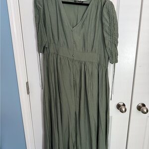 BloomChic Green Dress with Runched Sleeves size 16